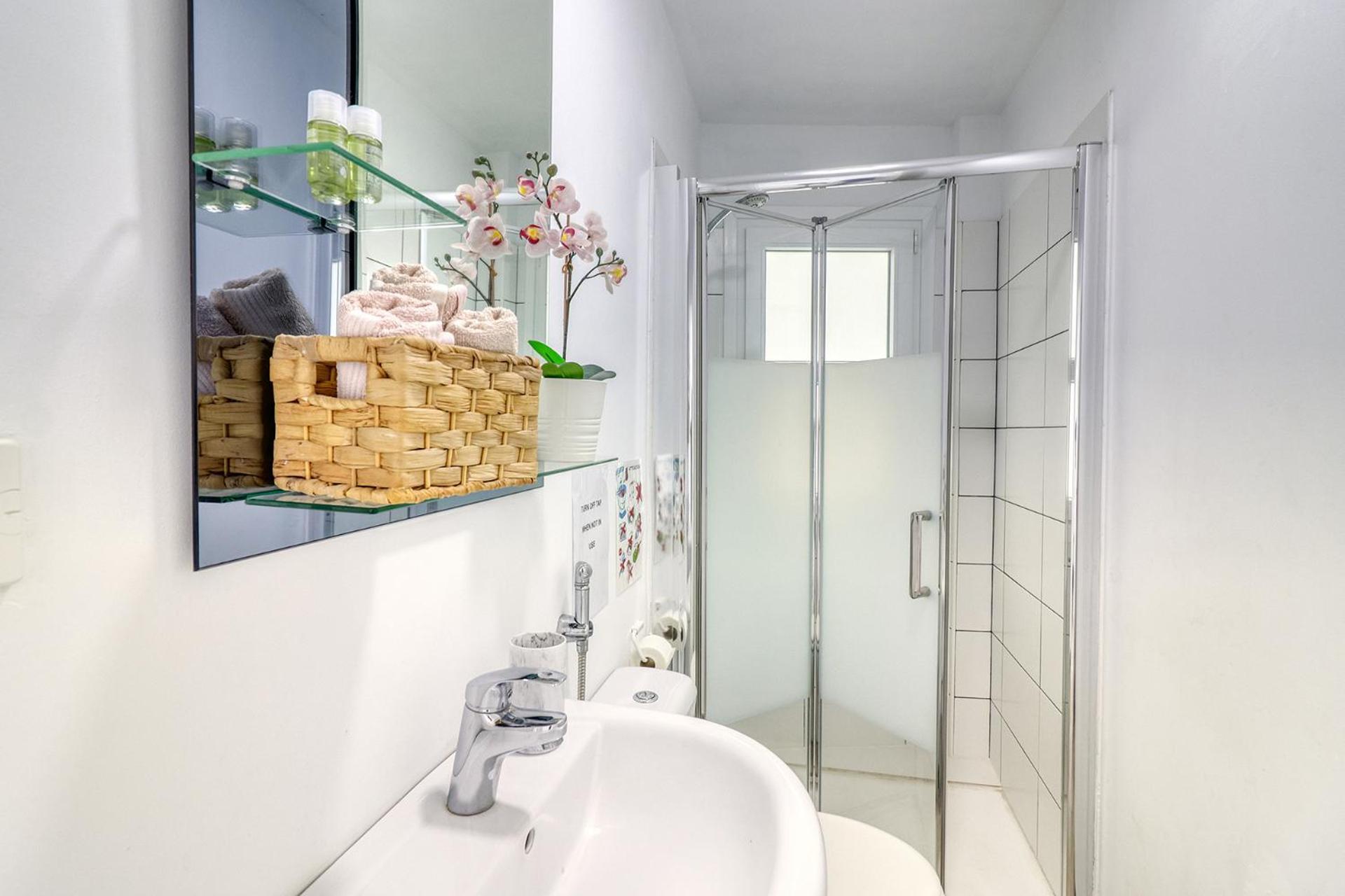 Modern With Private Parking & Ocean View & Coffee Corner Apartment